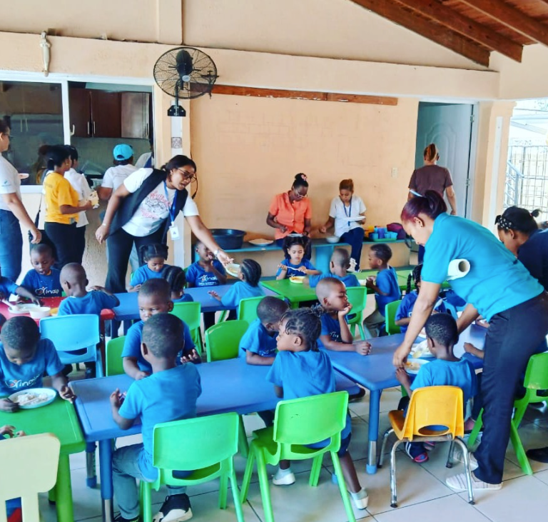 Regala un zapato escolar para un niño/a de la Fundación La Merced